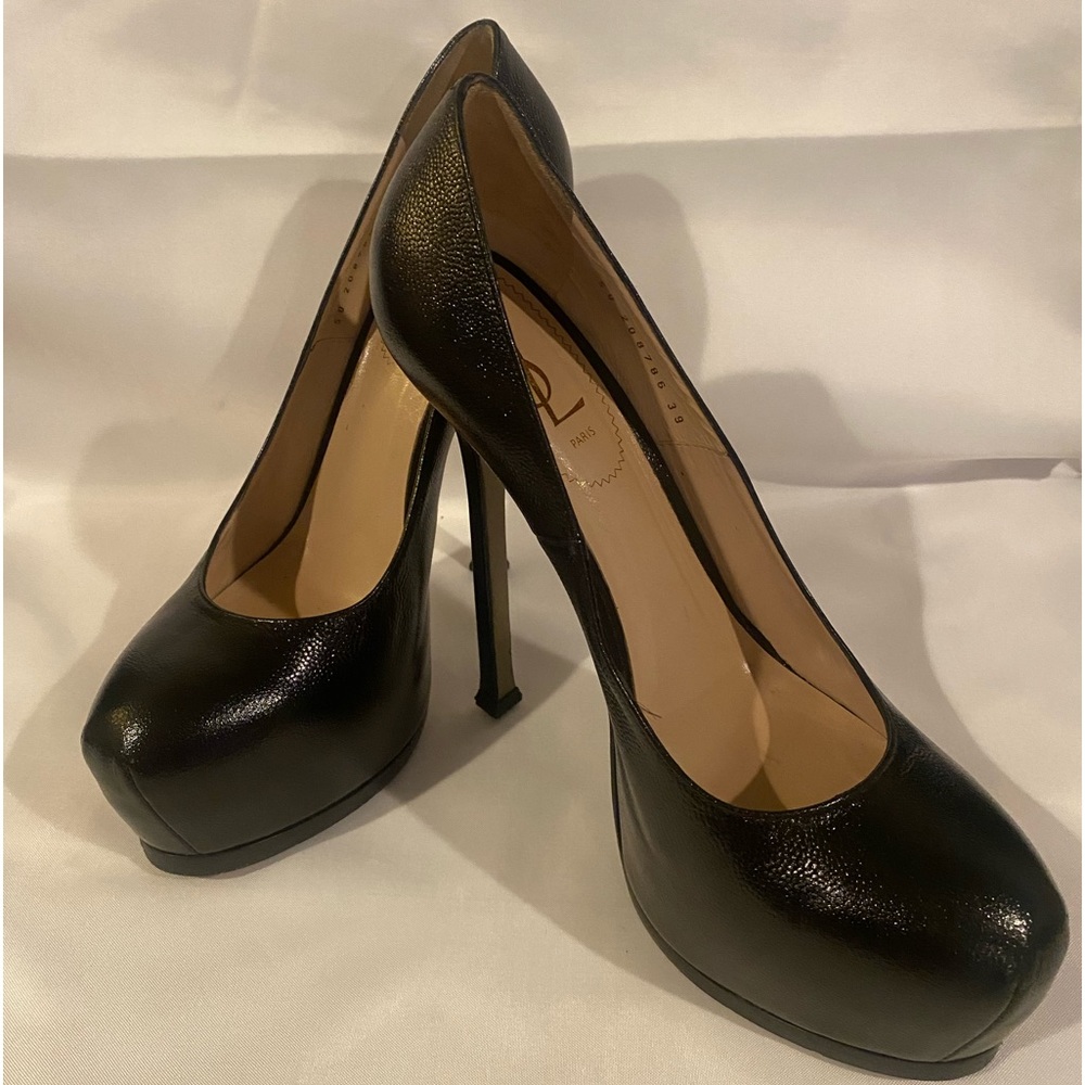Yves Saint Laurent Tribute platform pump